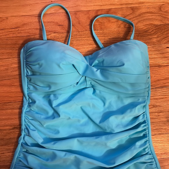 Relleciga One-Piece Swimsuit - Picture 4 of 11